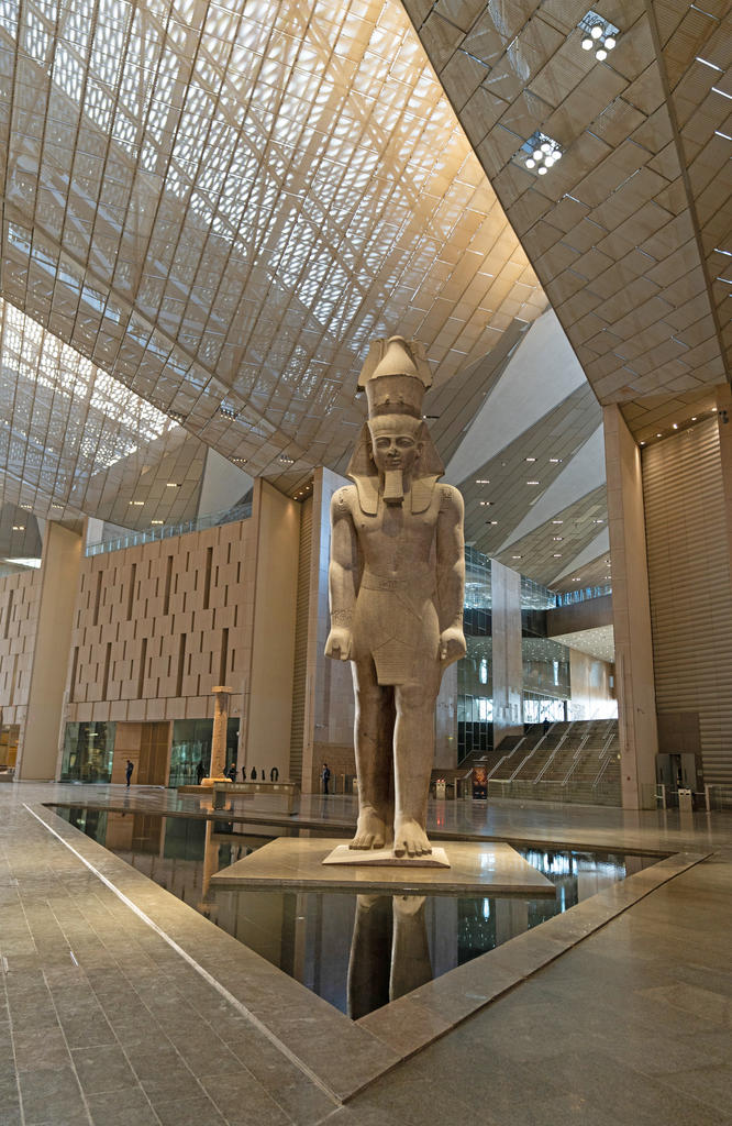 statue-colossale-ramsesII-grand-musee-egyptien