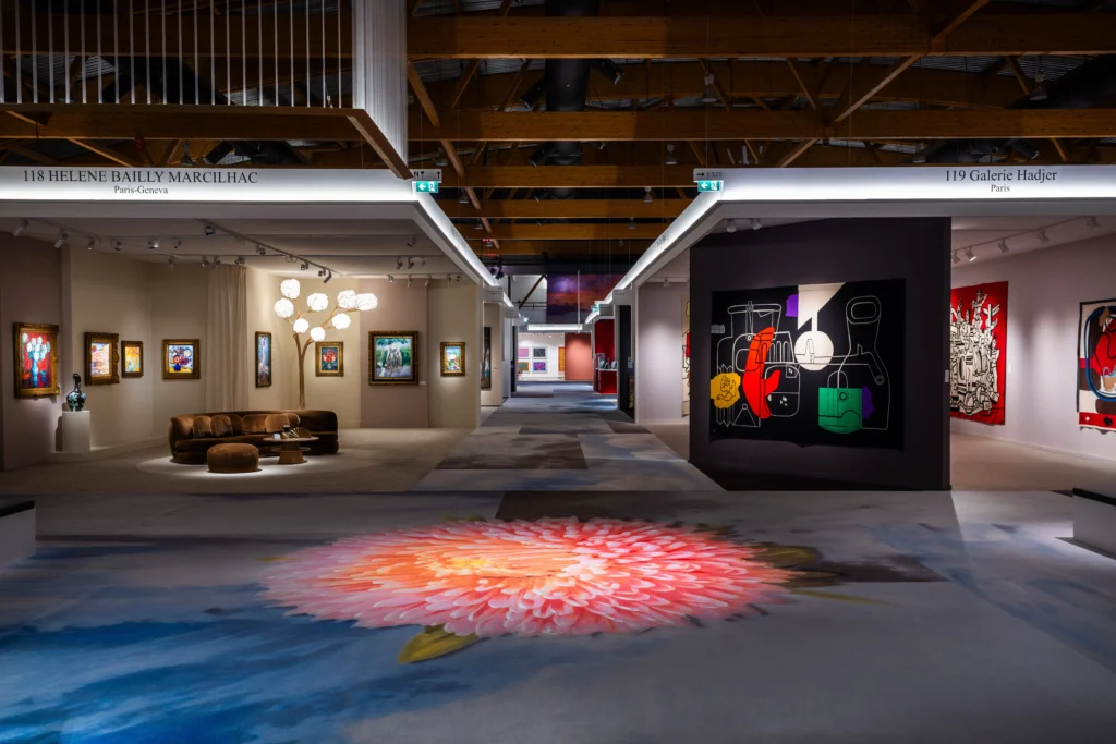 Vue générale de la BRAFA 2026 (Brussels Expo), allées et stands.