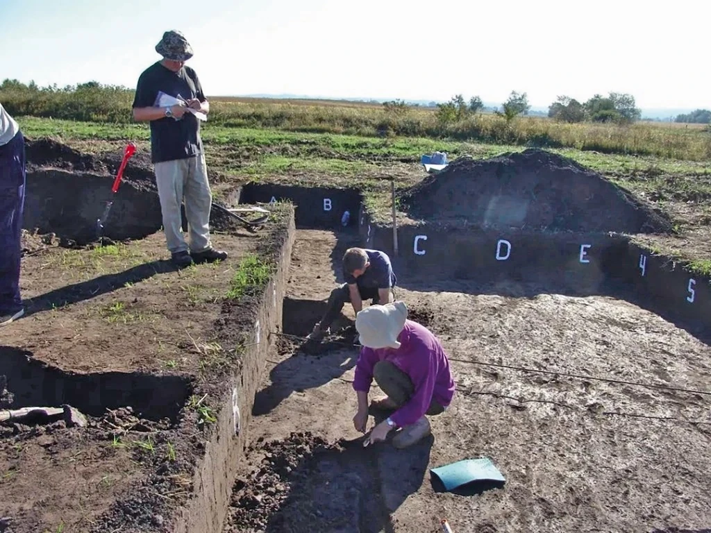 Le patrimoine est au cœur de la guerre totale menée en Ukraine. Serhii Telizhenko, directeur de l’Institut d’archéologie de Crimée, travailleétroitement avec les forces armées ukrainiennes.