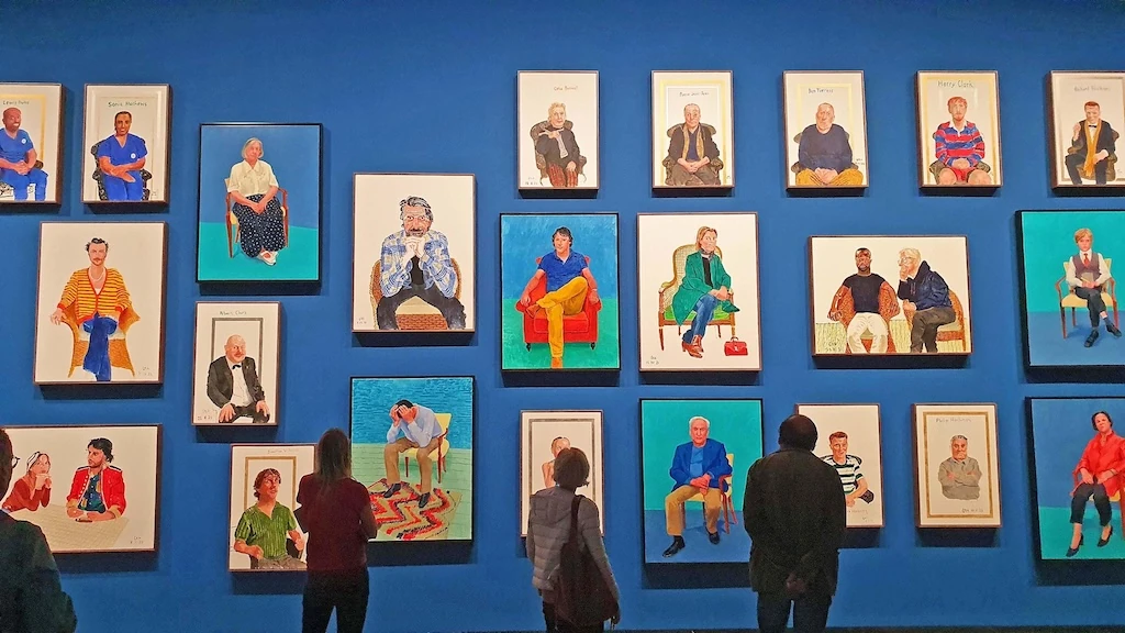 Fréquentation des musées français en 2025 : l'exposition David Hockney 25 » à la Fondation Louis Vuitton a attiré plus de 916 000 visiteurs.