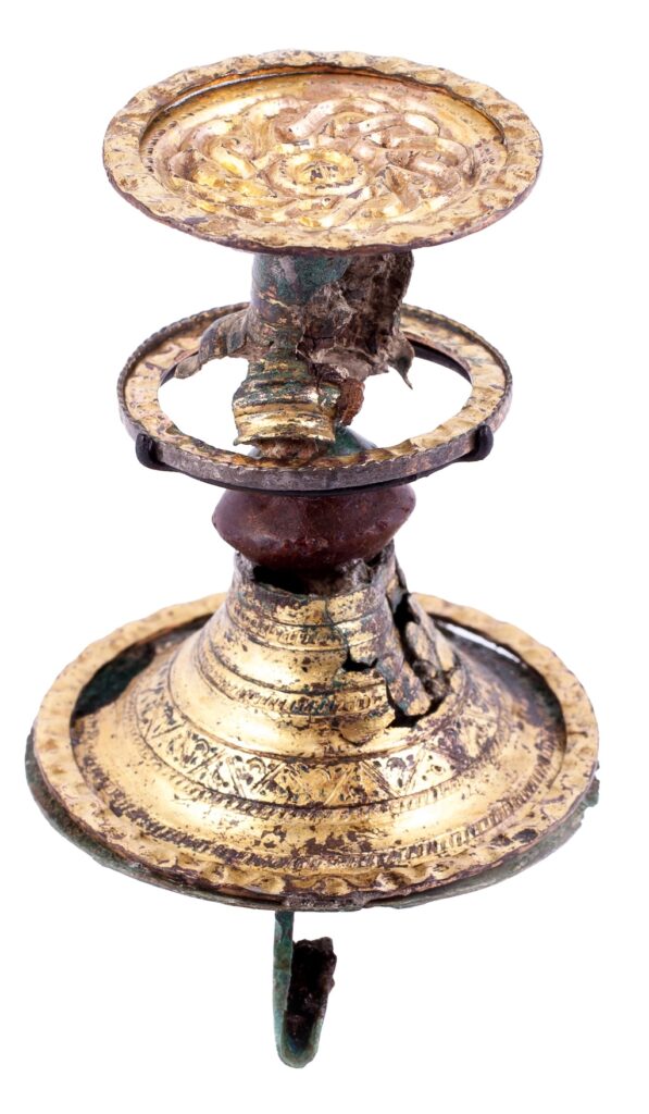 Fibule trompette exposée à l'occasion de l'exposition « Mon Précieux ! Parures et bijoux mérovingiens », du 14 février au 27 septembre 2026 au musée archéologique de l’Oise