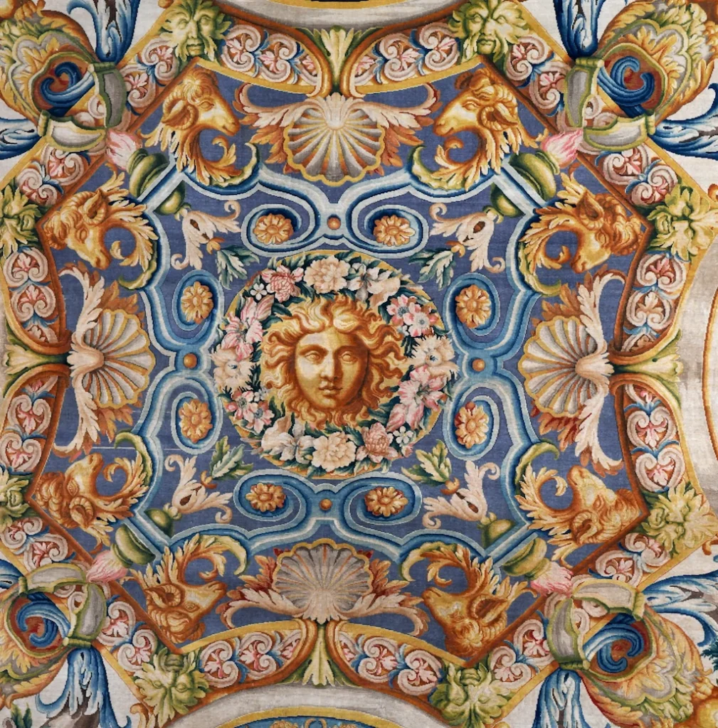 Tête Apollon détail 56e tapis Grande Galerie Louvre