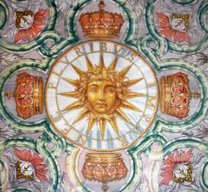 tête Apollon 6e tapis Grande Galerie Louvre présentée dans l'exposition « Trésor retrouvé du Roi-Soleil ».