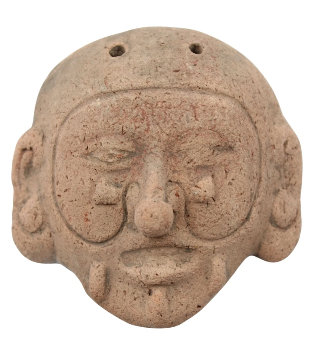 L'exposition « Pre-hispanic ecuador » au Musée Art & Histoire à Bruxelles met en lumière le développement culturel à l'époque préhispanique dans la région correspondant à l'actuel Équateur : pendentif/masque.