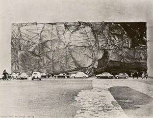 Christo Édifice public empaqueté