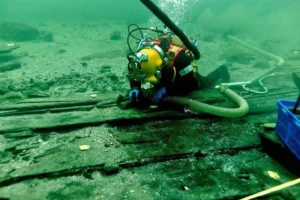 Un navire marchand du XVᵉ siècle d’une taille imposante vient d’être découvert par 13 m de fond, dans le détroit de l’Öresund, entre Baltique et mer du Nord.