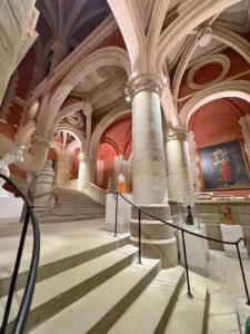 Le grand escalier Darcy dans le musée des Augustins