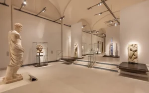 La nouvelle galerie des Cinq Continents au musée du Louvre