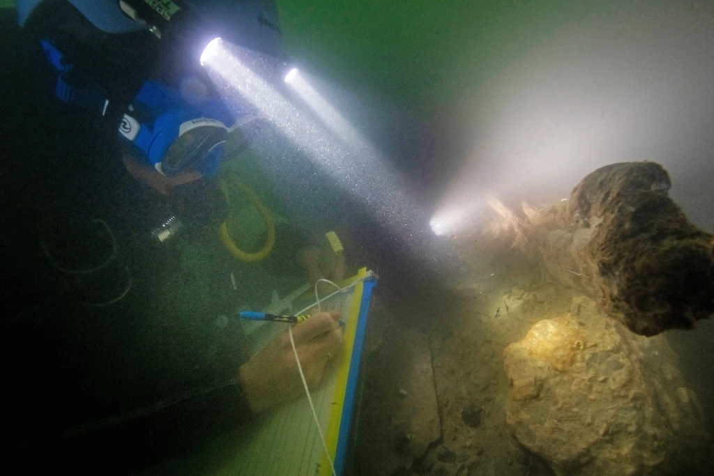 Les opérations subaquatiques ont repris en 2023 dans le Rhône à Arles : ici relevé en cours de l’épave Arles-Rhône 15.