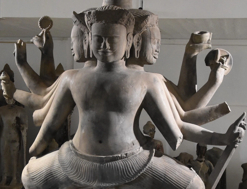 Siva dansant Koh Ker Cambodge détail restauration mars 2026