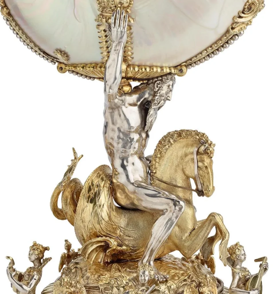 Ce nautile monté conservé dans les collections royales anglaises au château de Windsor est un chef-d'œuvre de l'orfèvrerie en ronde bosse. Détail de Neptune sur son cheval marin.
