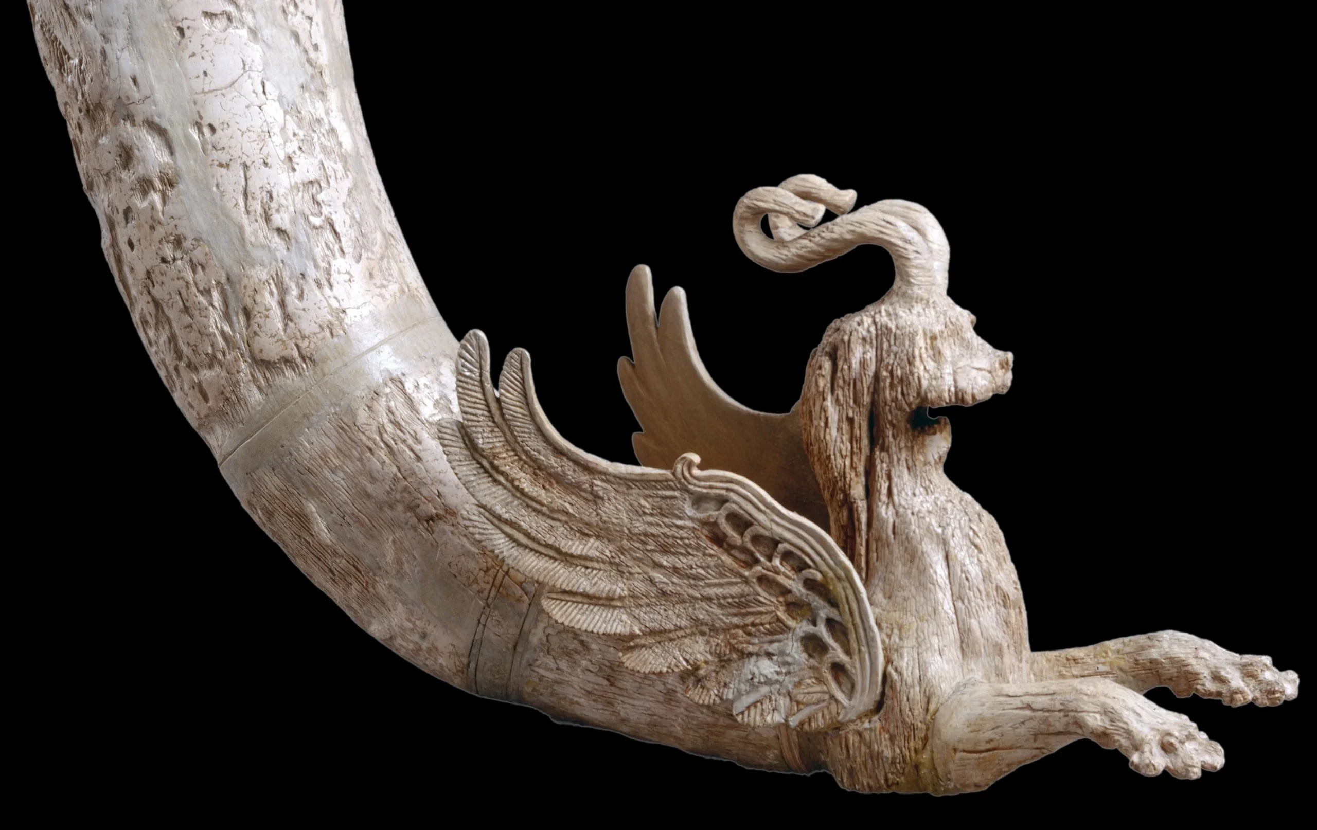 Méconnu, le patrimoine archéologique du Turkménistan se dévoile à la faveur d’une superbe exposition à Rome. Y sont rassemblés des chefs-d’œuvre provenant de la florissante Margiane protohistorique ou de l’ancienne Parthie, et en particulier du grandiose complexe de Nisa, d'où provient ce rhyton en ivoire.